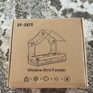 Brand new in box!! Transparent Window Bird Feeder